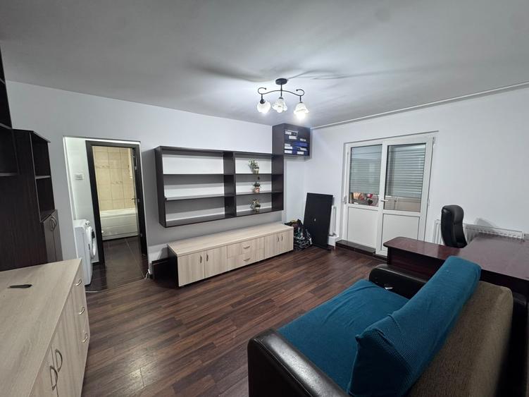 Apartament cu 2 camere semidecomandat în Dacia