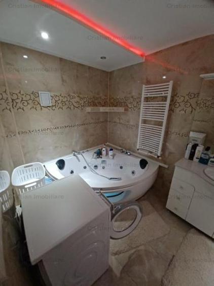 Casă cu 4 camere cu Canalizare în Chercea