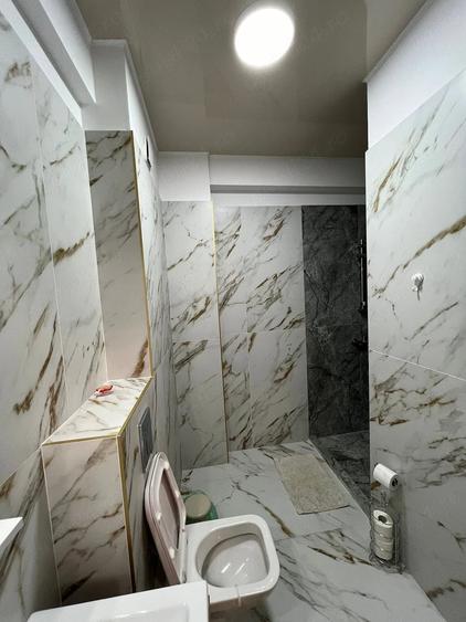 Apartament cu 3 camere semidecomandat în Nord