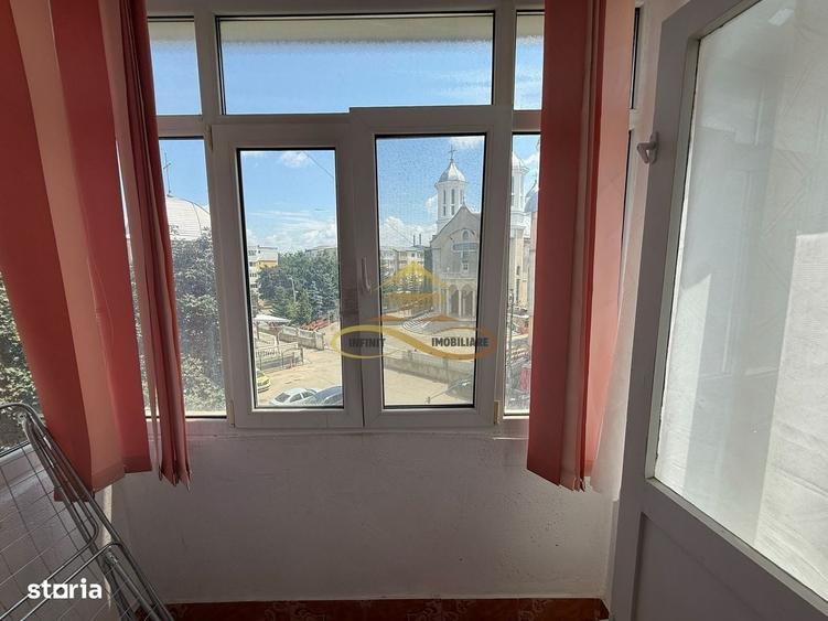 Apartament cu 3 camere semidecomandat în Central