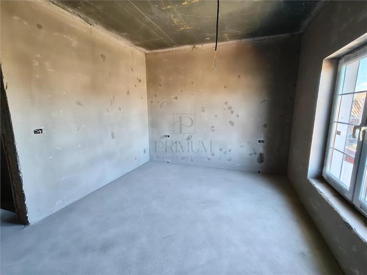 Duplex cu 4 camere cu Canalizare în Moșnița Nouă