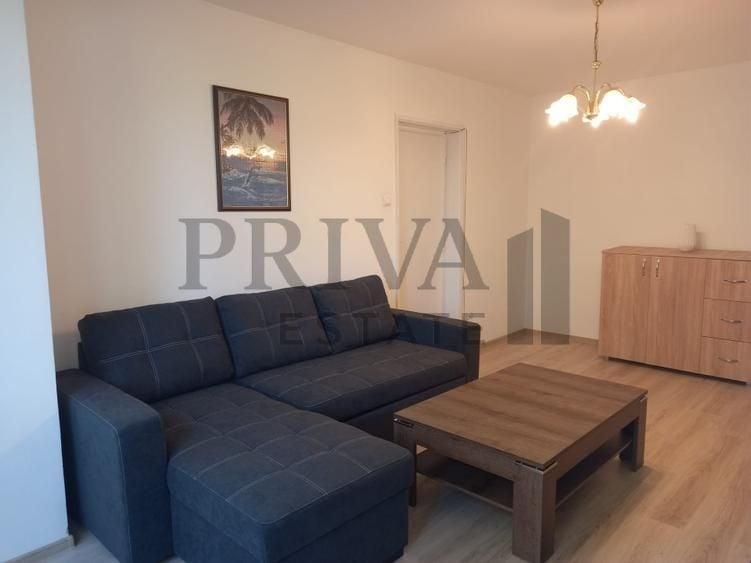 Apartament cu 3 camere semidecomandat, mobilat în Central