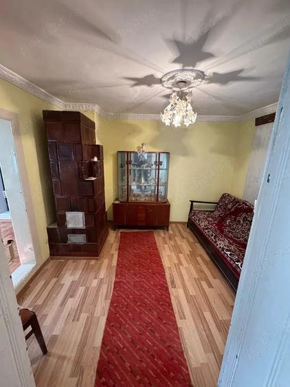 Casă cu 5 camere cu Teren 2750 Mp în Central