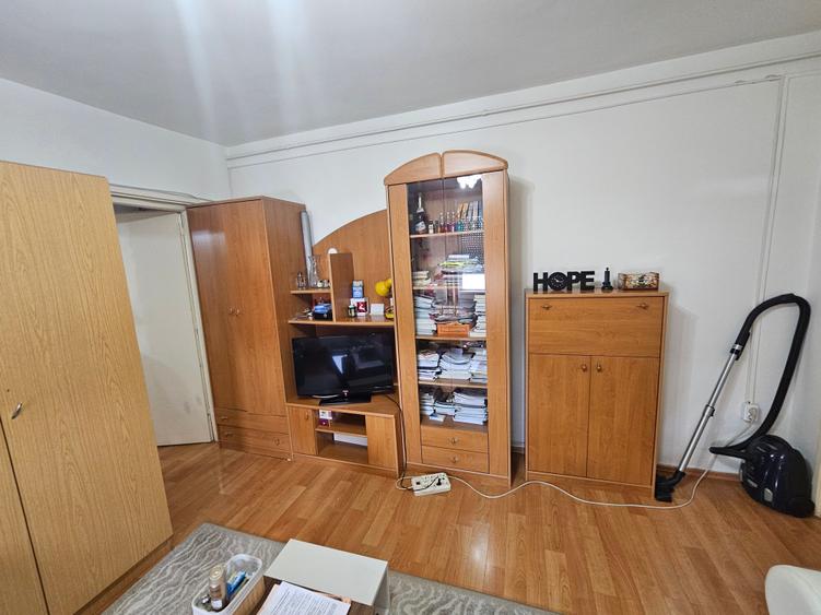 Apartament cu 2 camere semidecomandat în Complex Studențesc