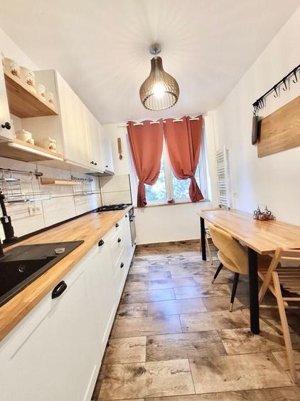 Apartament cu 2 camere semidecomandat, mobilat în Pajura