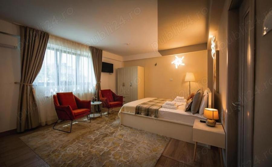 Casă cu 11 camere cu Teren 350 Mp în Central