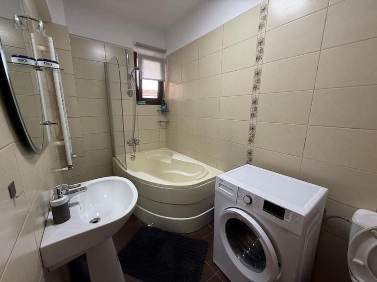 Apartament cu 2 camere semidecomandat, mobilat în Central