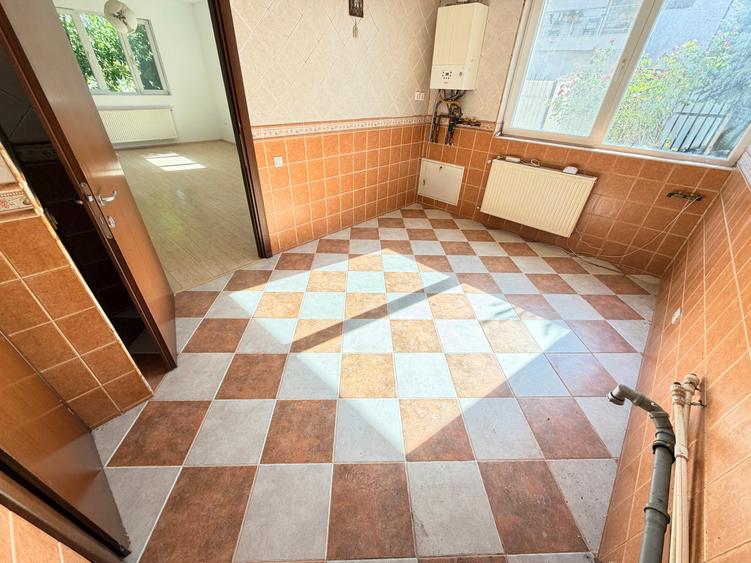 Duplex cu 4 camere cu Canalizare în Central