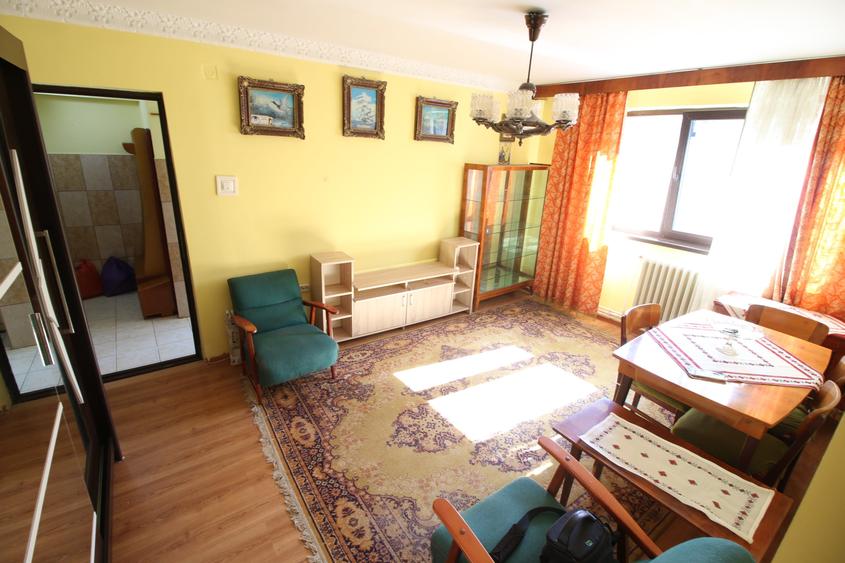 Apartament cu 2 camere semidecomandat, mobilat în Ultracentral