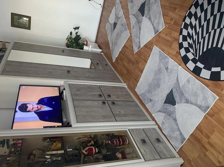 Apartament cu 3 camere decomandat în Central