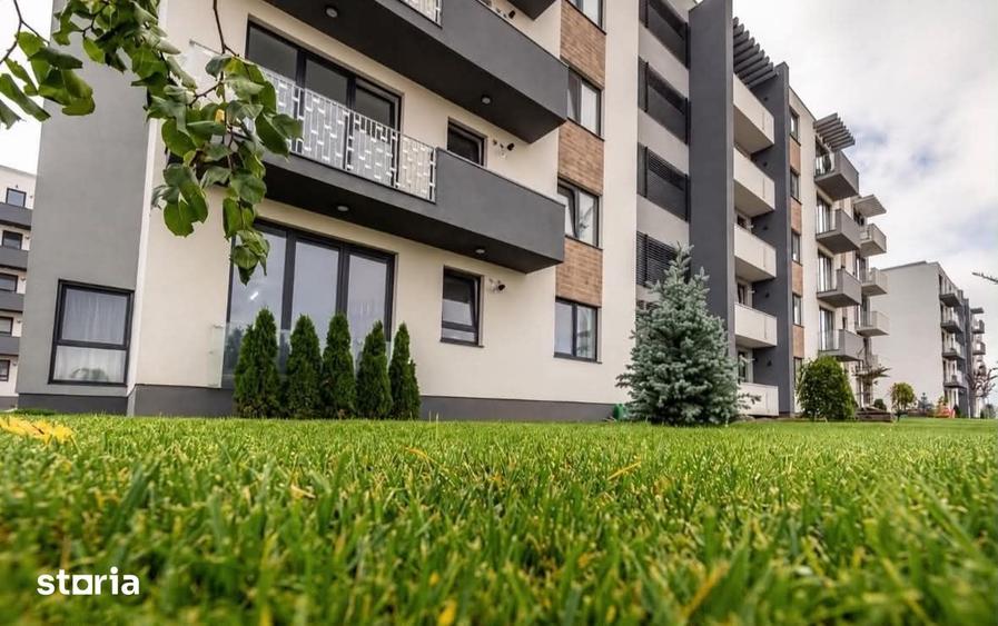Apartament cu 3 camere decomandat în Tractorul