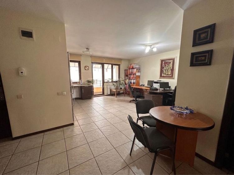 Apartament cu 3 camere semidecomandat, mobilat în Andrei Mureșanu