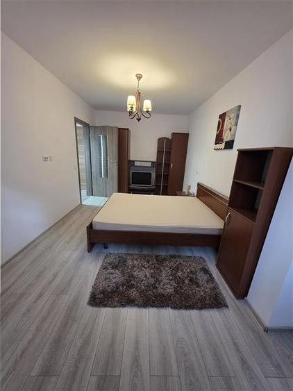 Apartament cu 2 camere decomandat, mobilat în Tractorul