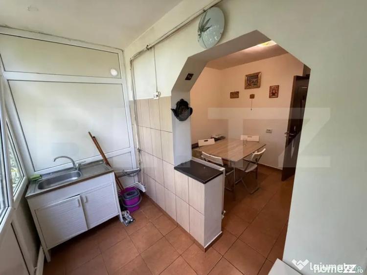 Apartament cu 3 camere decomandat în Rovine