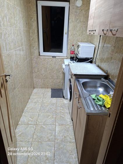 Apartament cu 4 camere semidecomandat în Micro 9