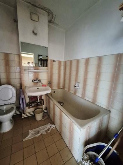 Apartament cu 3 camere decomandat în Trocadero