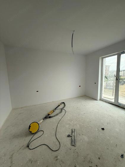 Casă cu Teren 300 Mp în Braytim