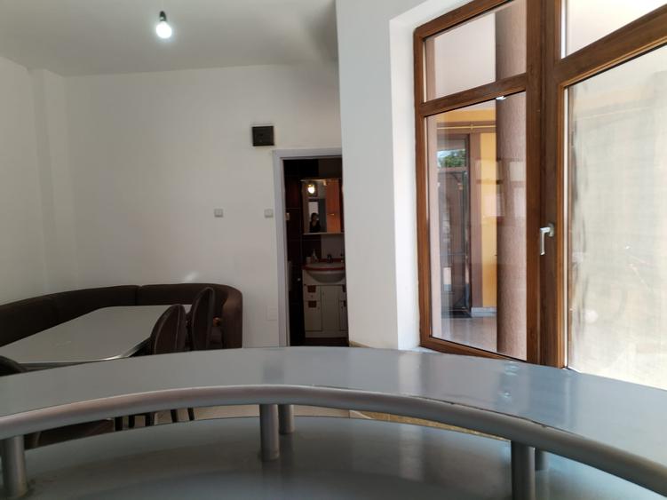 Apartament cu 5 camere decomandat în Calea Severinului