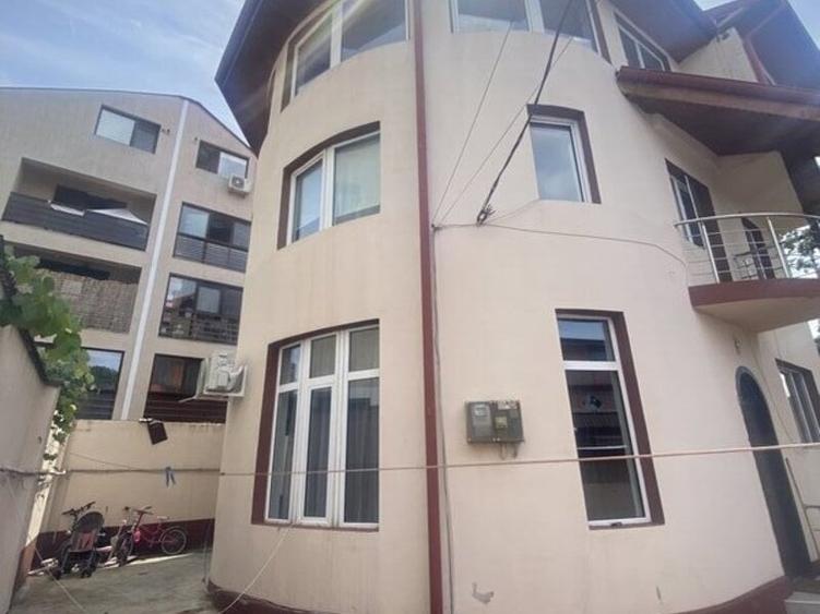 Casă cu 6 camere cu Garaj în Brâncoveanu