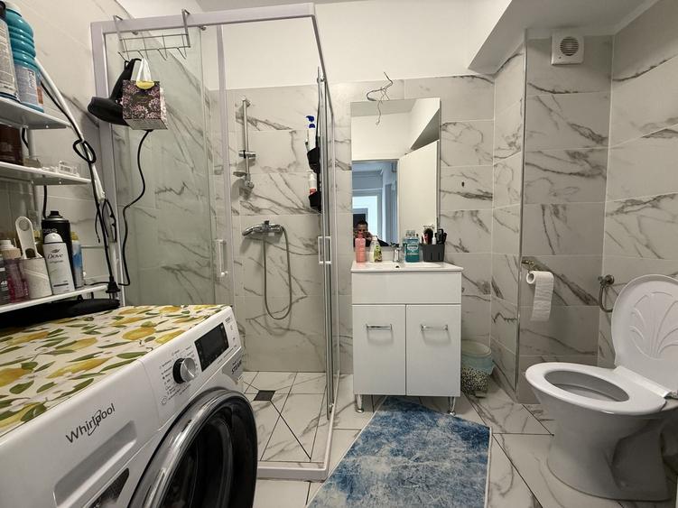 Apartament cu 3 camere semidecomandat, mobilat în Rahova
