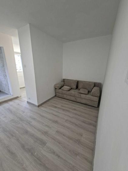 Garsoniera in bloc de apartamentele Petre Ispirescu str. Barca et 5/10 - 5