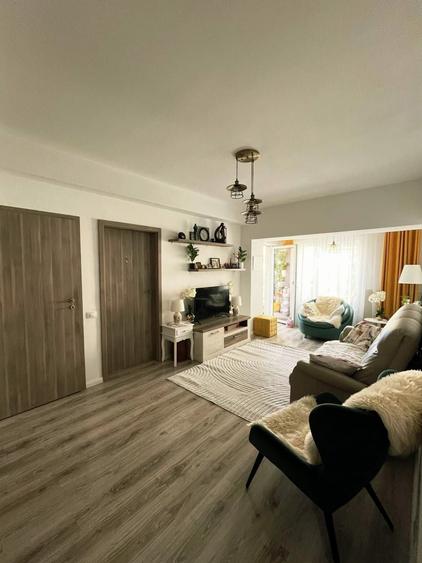 Apartament cu 3 camere decomandat în George Enescu