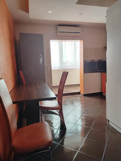 Apartament cu 3 camere decomandat în Nufărul