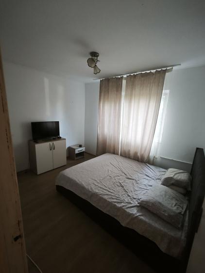 Apartament cu 3 camere semidecomandat în Tomis Nord