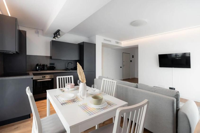 The Crib #9 - 2 Room Apartment - Underground Parking Included - 4