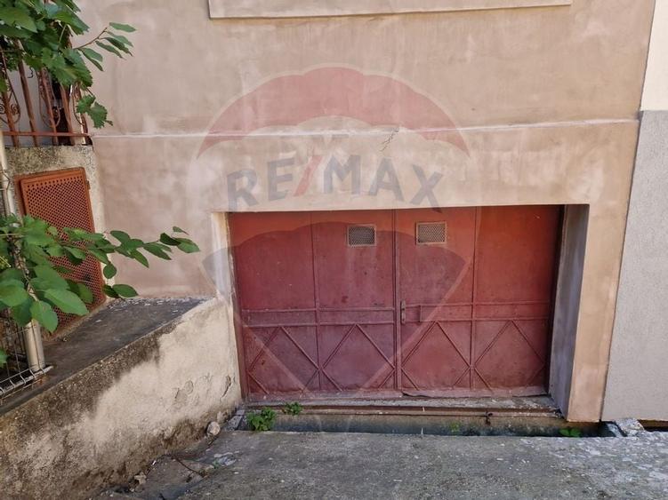 Casă / Vilă  str. Ana Ipatescu S+P+1 , 5 camere , teren - 252 mp - 21