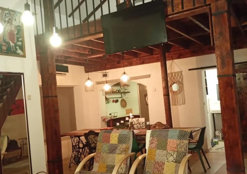 Domeniu cu case ?i 2,4 hectare intravilan. Casian - 5