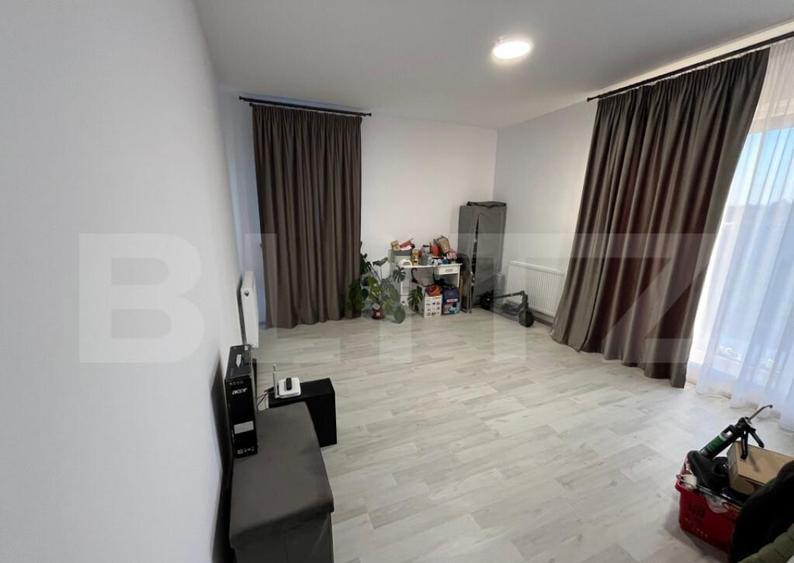 Apartament de vanzare, cu 3 camere, 80 mp, zona Sud - 8