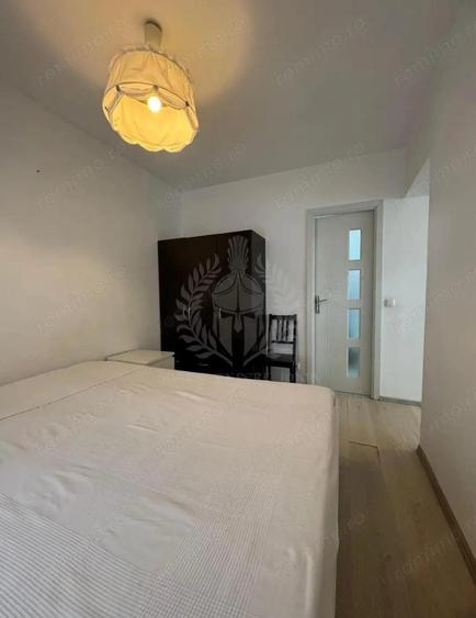 2 CAMERE // MEGA IMAGE REPUBLICII // MOBILAT SI UTILAT - 2