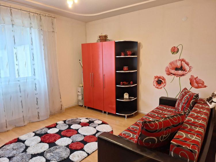 Vand garsoniera spatioasa in Petrosani strada Unirii et. I - 10