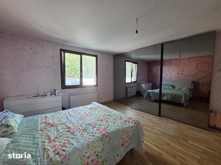 Casă cu 4 camere cu Teren 1118 Mp în Pufești
