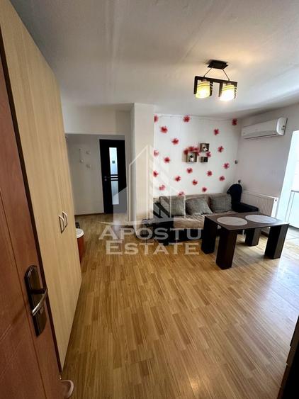 Apartament cu 3 camere decomandat în Girocului