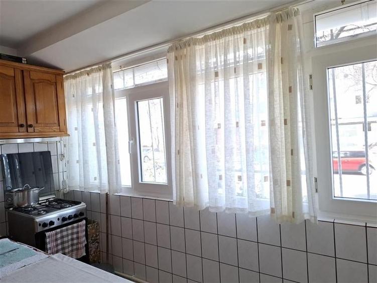 Apartamnet 2 camere, transformat in 3 camere, parter, Longinescu - 10