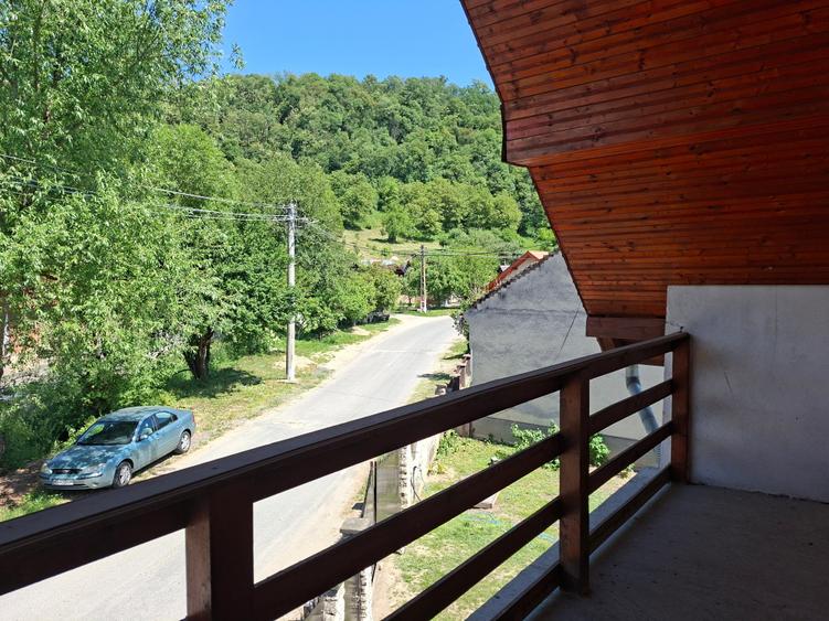 Casă individuală cu 3 camere cu Canalizare în Lăpușnic