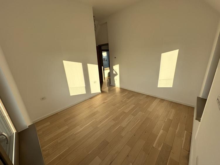 Duplex cu 4 camere cu Canalizare în Exterior Nord