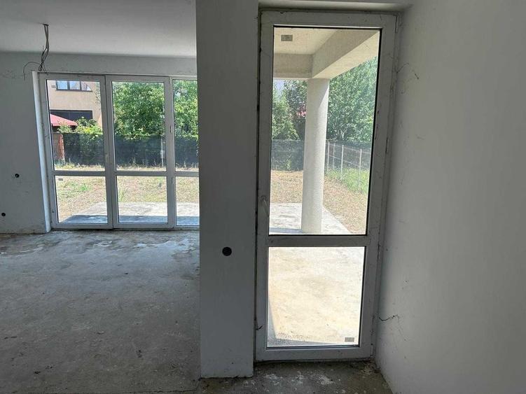 Casă cu 3 camere cu Teren 374 Mp în Băneasa