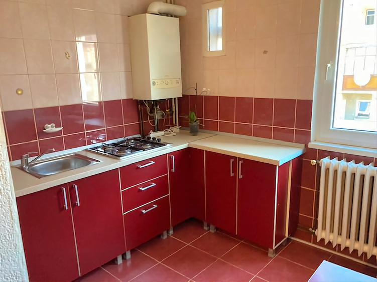 garsonieră decomandata, situata la etajul 1 in cartierul Cedonia - 4