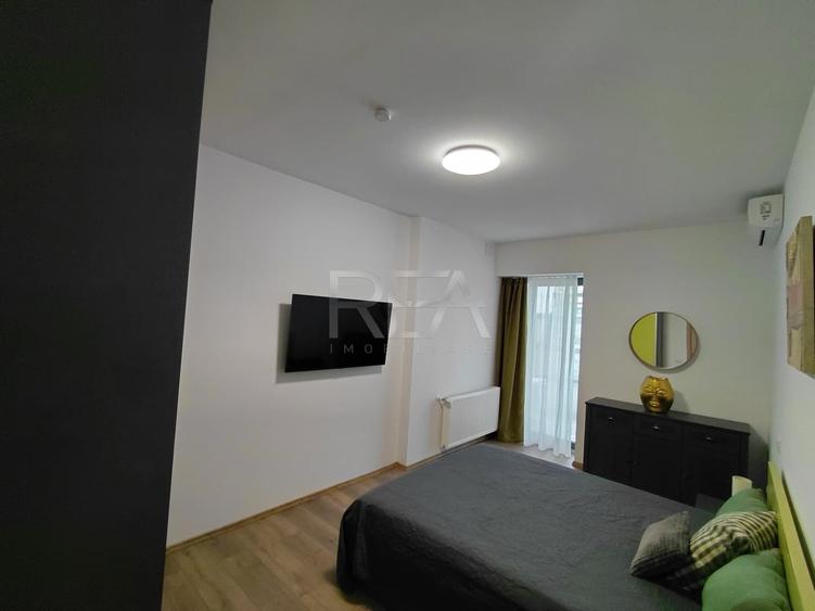 Apartament cu 4 camere decomandat, mobilat în Splaiul Unirii