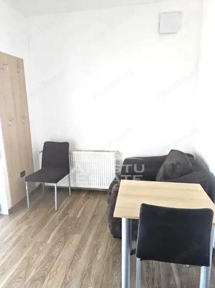 Apartament cu o camera, semidecomandat, zona Complex