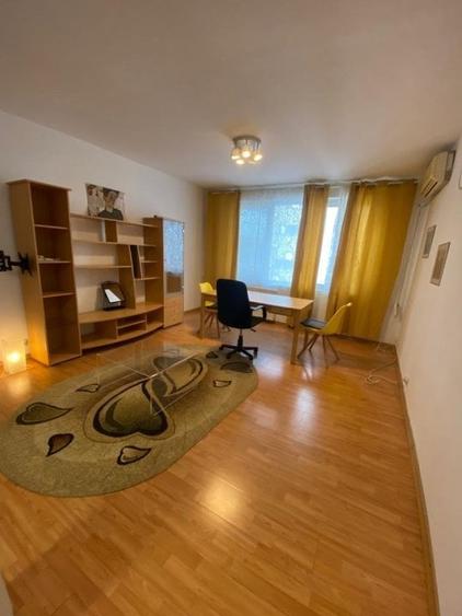 Ultracentral langa Hotel Radisson, Athenee Palas, cochet - 1