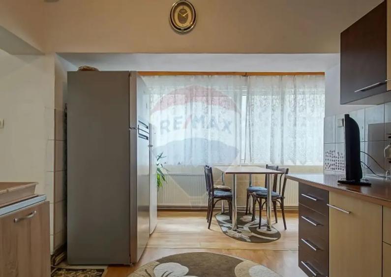 Casa spatioasa cu teren generos, in zona centrala a Sacel... - 4