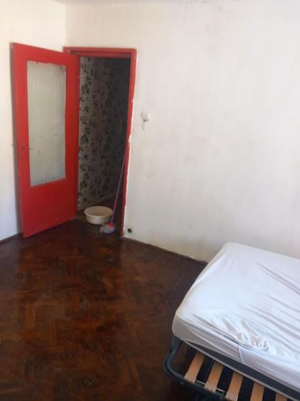 Inchiriez Apartament 2 camere , Zona Nord Republicii , Rm.Valcea , Doar la muncitori sau la zi / ora - 3
