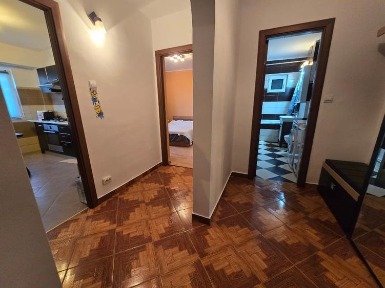 Apartament cu 2 camere decomandat, mobilat în Central
