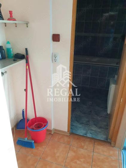 Apartament cu 3 camere de vanzare. Zona Micro 5 - 4