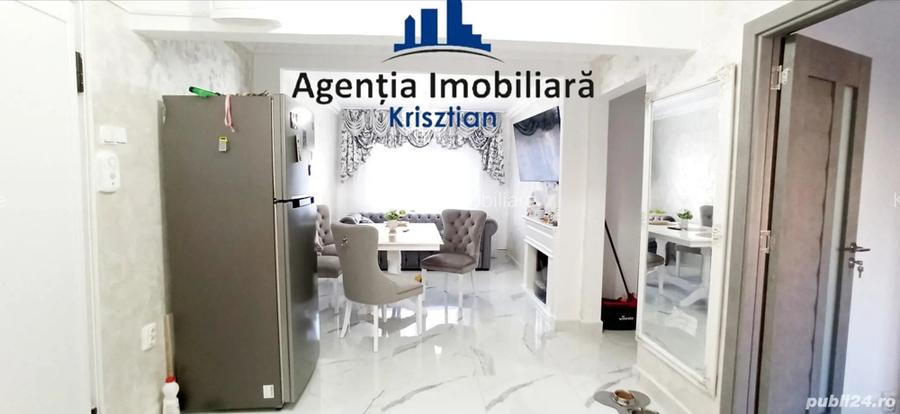 Apartament cu 3 camere de vanzare - Zona Micro 16