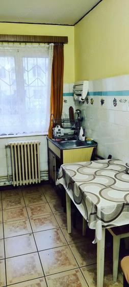 Persoana fizica inchiriez apartament 3 camere mobilat si utilat decomandat parter langa Complex Nord - 7